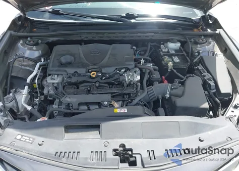 2021 Toyota Camry Le z USA, uszkodzony, nr VIN 4T1C11AK0MU605906